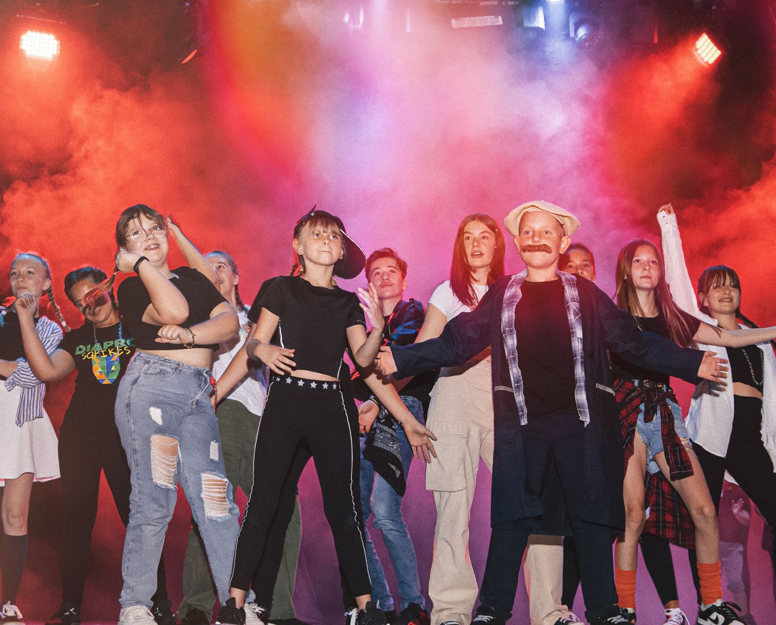 Uczniowie Stars' Land na scenie